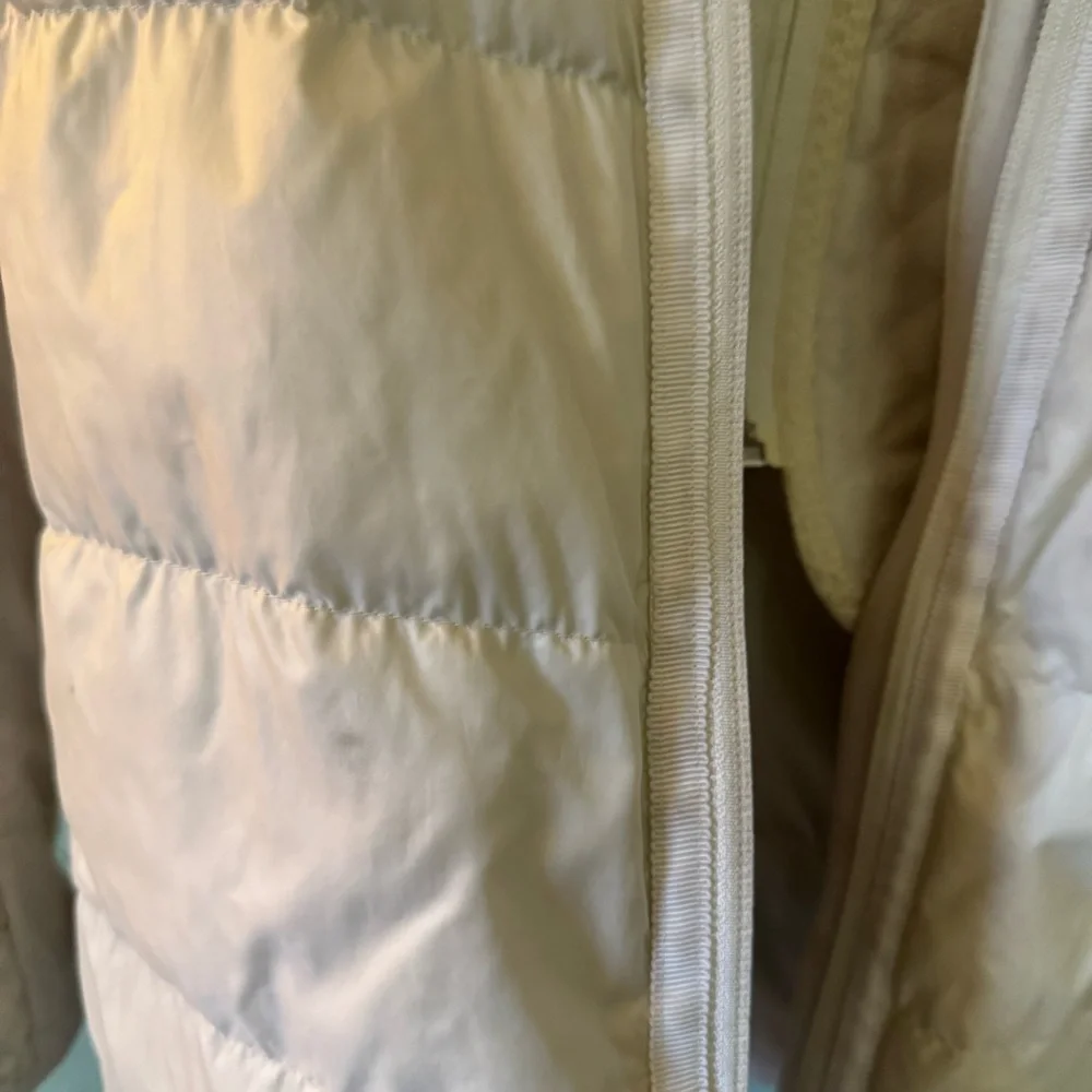lululemon athletica Cream Puffer Jacket with Hood and Quilted Design - Picture 8 of 11